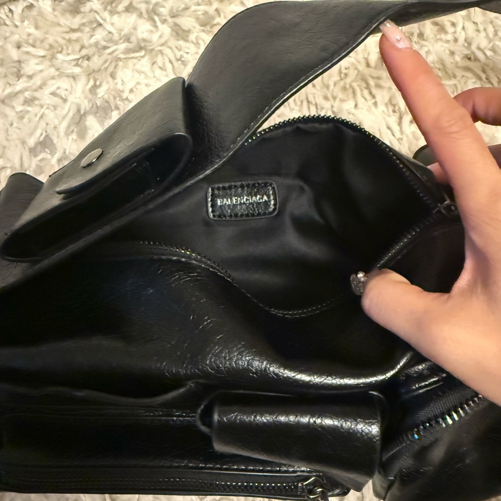 Black Leather Utility Bag - Picture 7 of 15